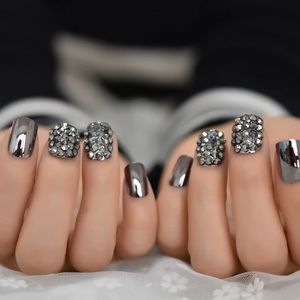 “Diamond Smoke” Press On Nails